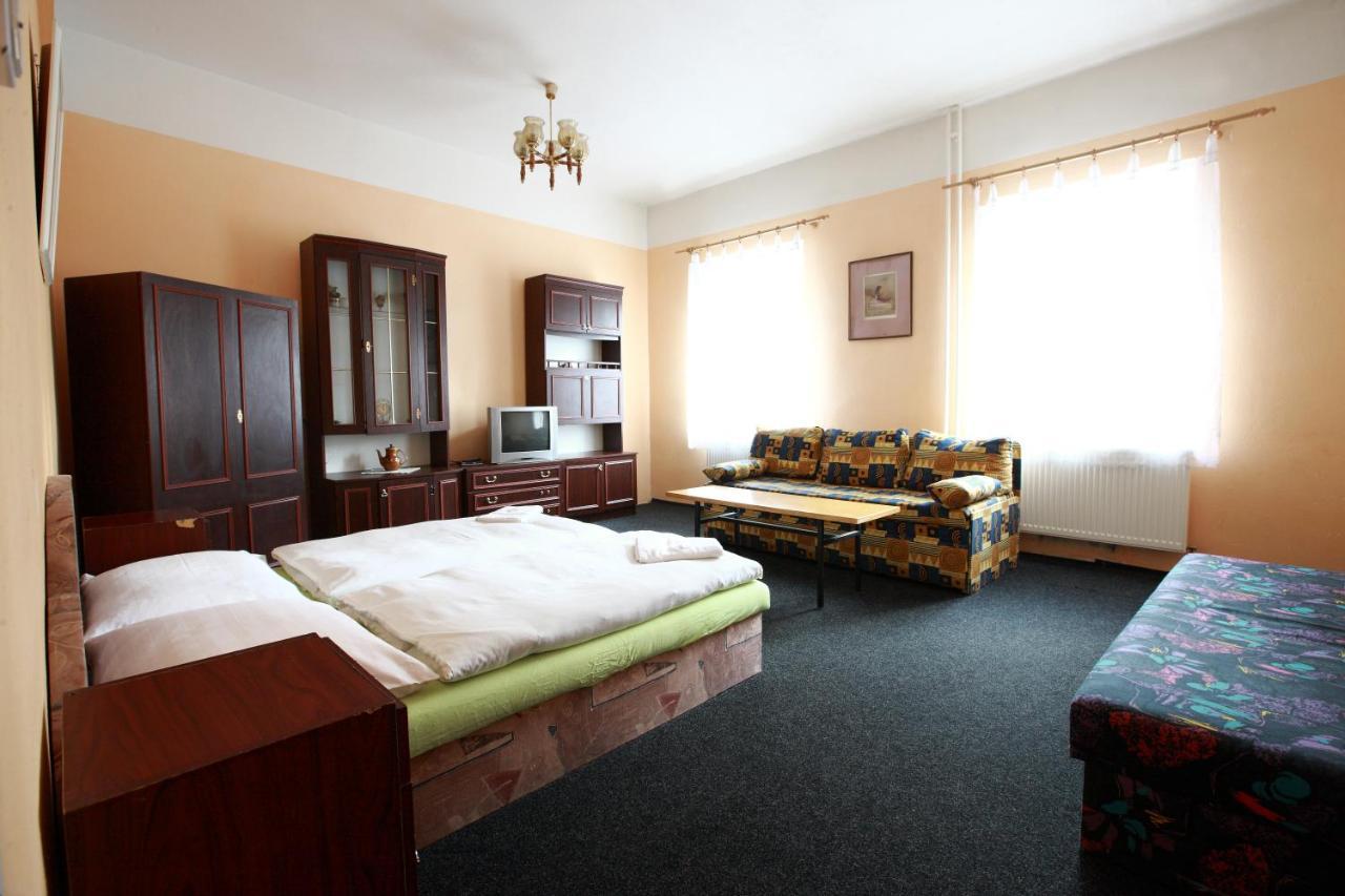 Hotel Slavie Klášterec nad Ohří Exteriör bild