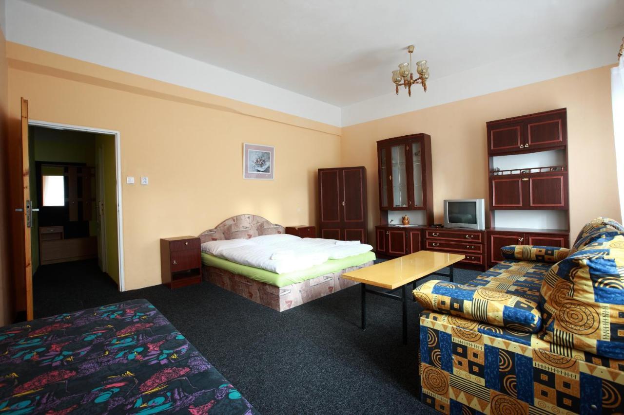 Hotel Slavie Klášterec nad Ohří Exteriör bild